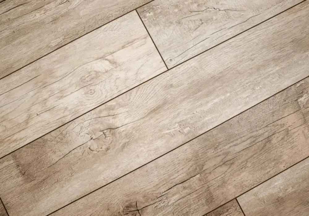 Panel winylowy czy laminowany: Który wybór jest lepszy dla Ciebie?
