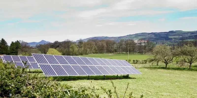 Zdjęcie Jaki panel słoneczny na działkę? Wybierz mądrze, oszczędzaj energię